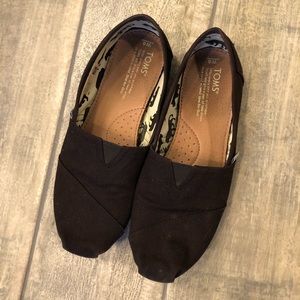 Women’s Black Toms